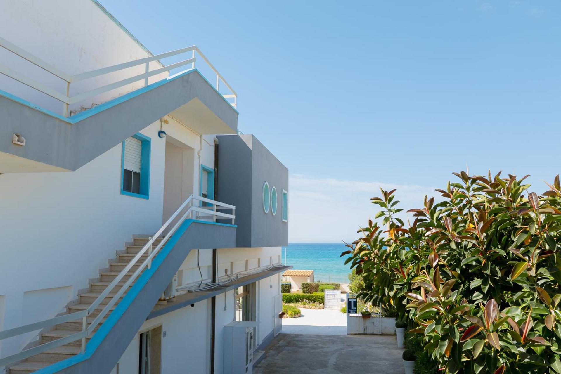 מנפי Residence Le 4 Stagioni מראה חיצוני תמונה