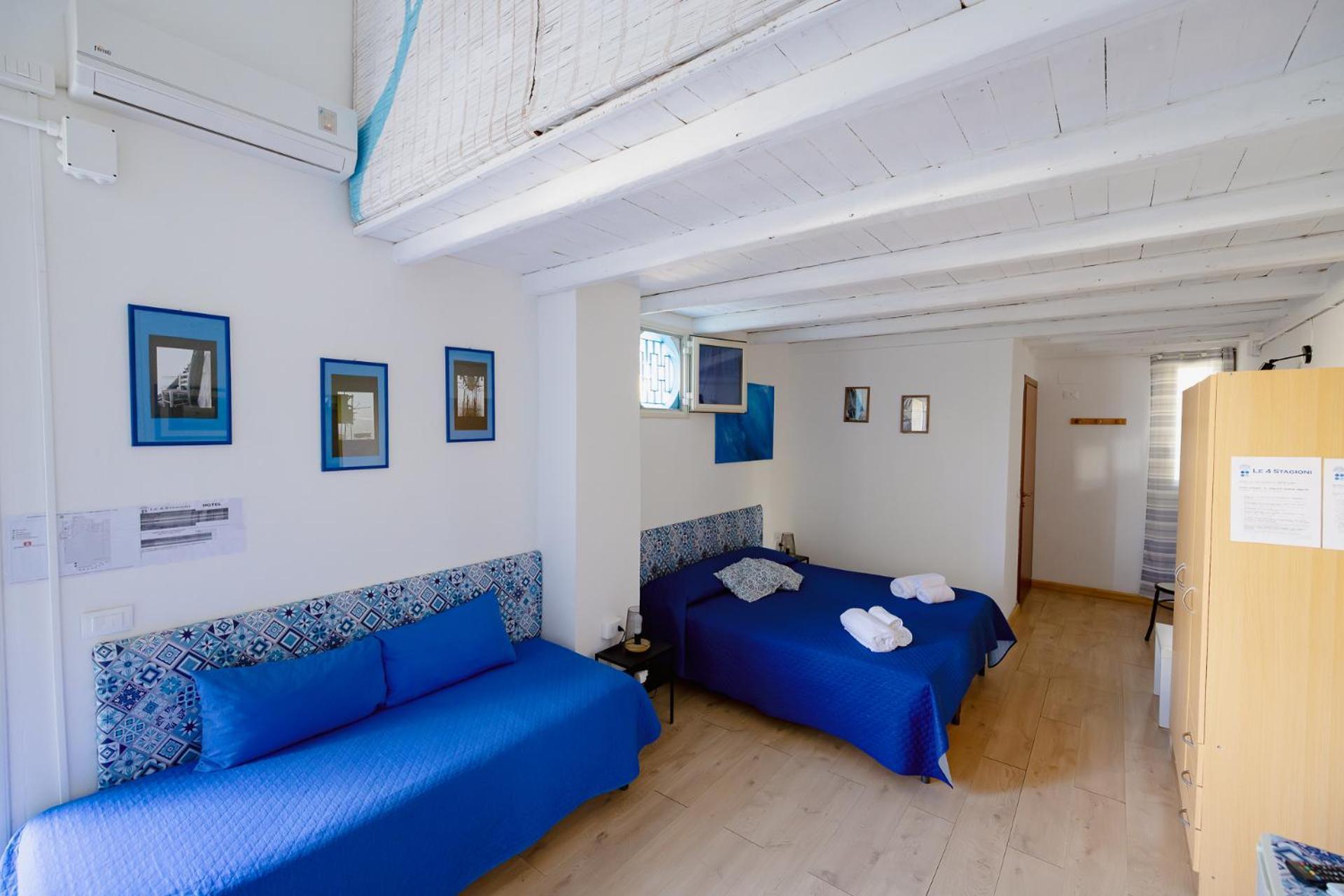מנפי Residence Le 4 Stagioni מראה חיצוני תמונה
