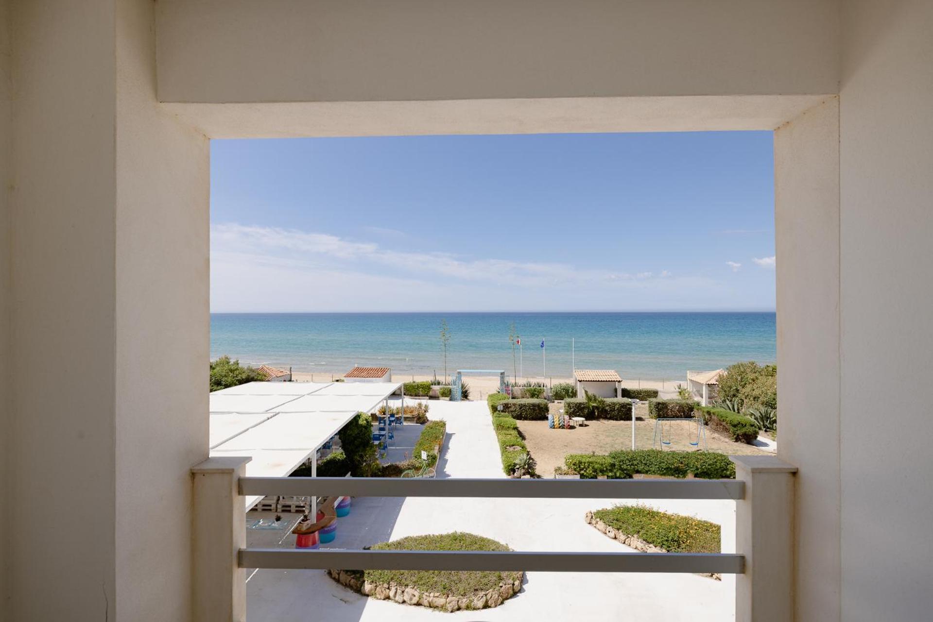מנפי Residence Le 4 Stagioni מראה חיצוני תמונה